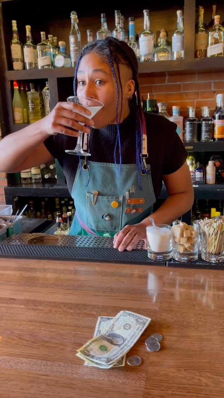 El Moro · Behind the Bar